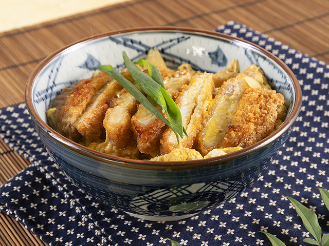 揚げたて三元豚ロースかつ丼(味噌汁・漬物付)